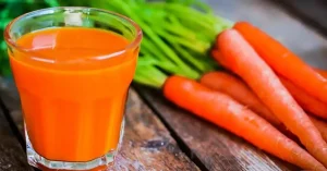 خواص شگفت انگیز آب هویج برای پوست، مو و سلامتی بدن خواص شگفت انگیز آب هویج برای پوست، مو و سلامتی بدن