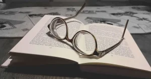 عینک مطالعه یا نزدیک بینی برای چه کسانی است؟