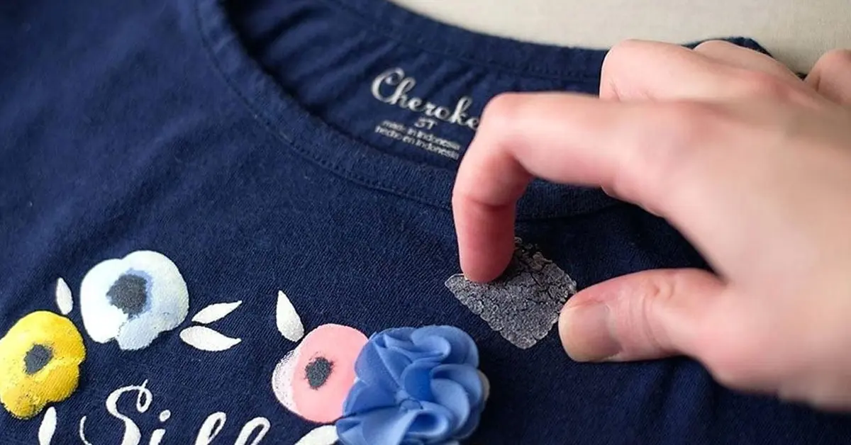 نحوه از بین بردن چسب از روی لباس