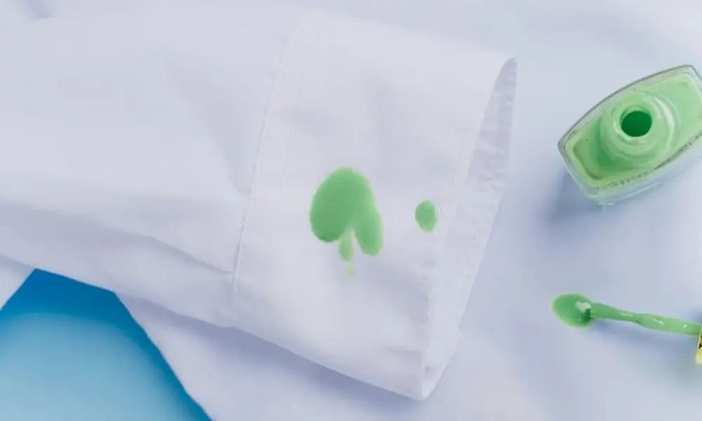 روش های پاک کردن لاک از روی لباس