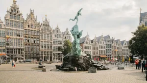 بلژیک؛ آشنایی با کشور شکلات و جاذبه ‌های چشم ‌نواز آن