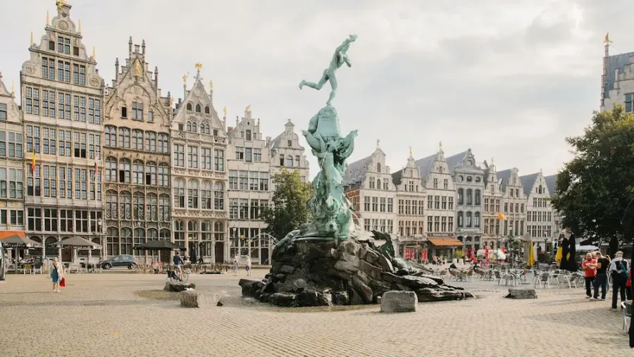 بلژیک؛ آشنایی با کشور شکلات و جاذبه ‌های چشم ‌نواز آن