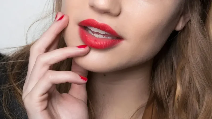 چطور رژ لبمان پاک نشود؟