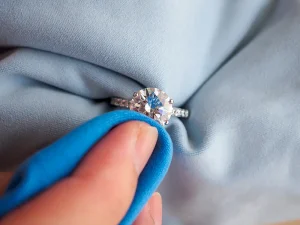 چگونه وسایل نقره را تمیز و درخشان کنیم؟